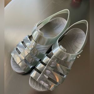 CROCS SPLASH GLOSSY FISHERMAN SANDALS Black